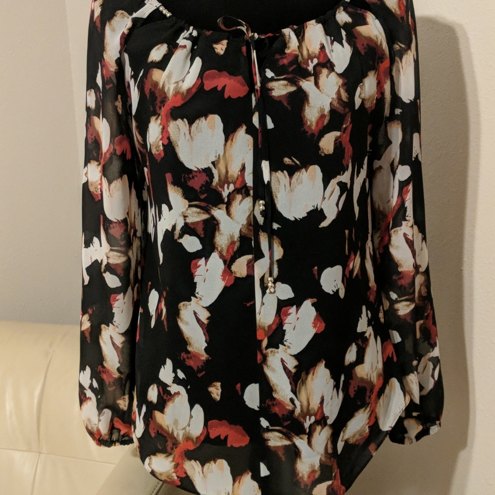 White House Black market top. Size 4